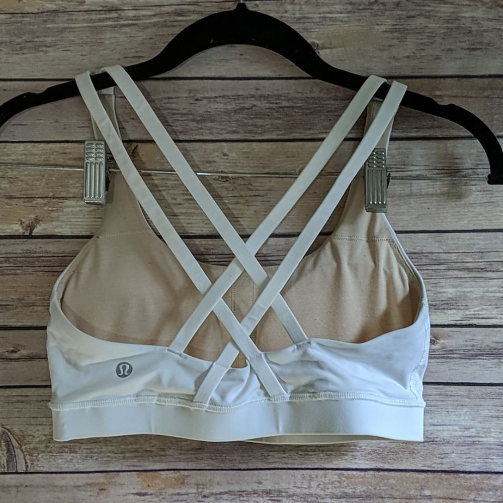 Lululemon White Energy Bra with Bra Pads Inside